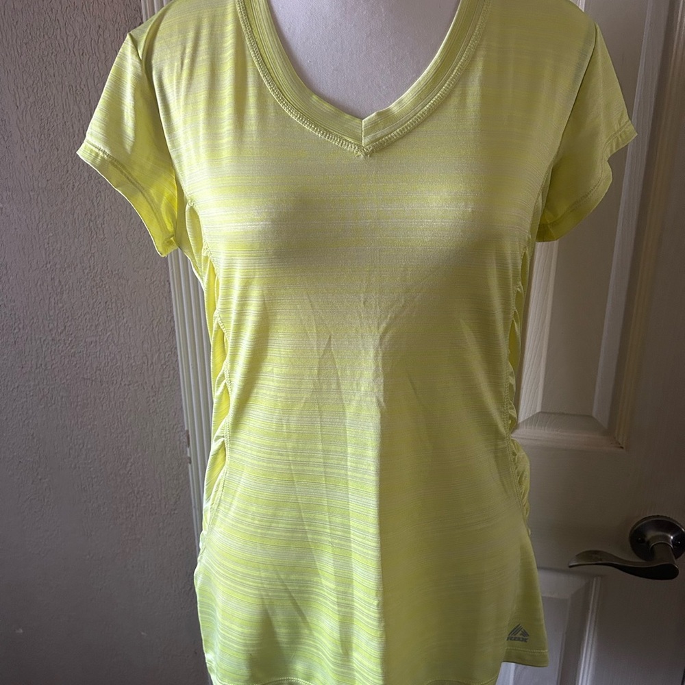 Yellow v-neck shortsleeve workout top